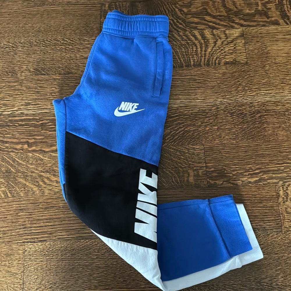 Nike sweatpants size large never worn